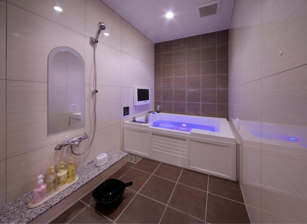 JEWEL HOTEL LUXURY MODERN (Adult Only) photo