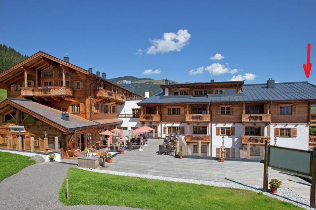 Kitzski, Ski-in-out right next to gondola lift with Garage - 2