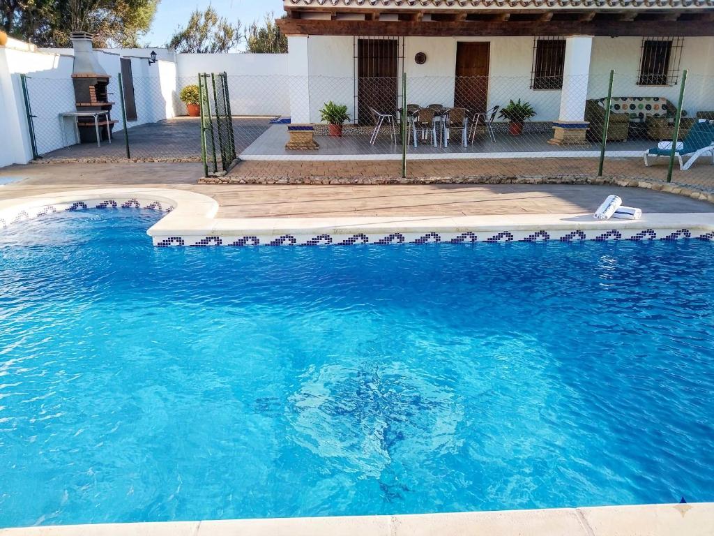 Chalet Piscina Privada vallada cerca del pueblo solo se permite familias y parejas - 2