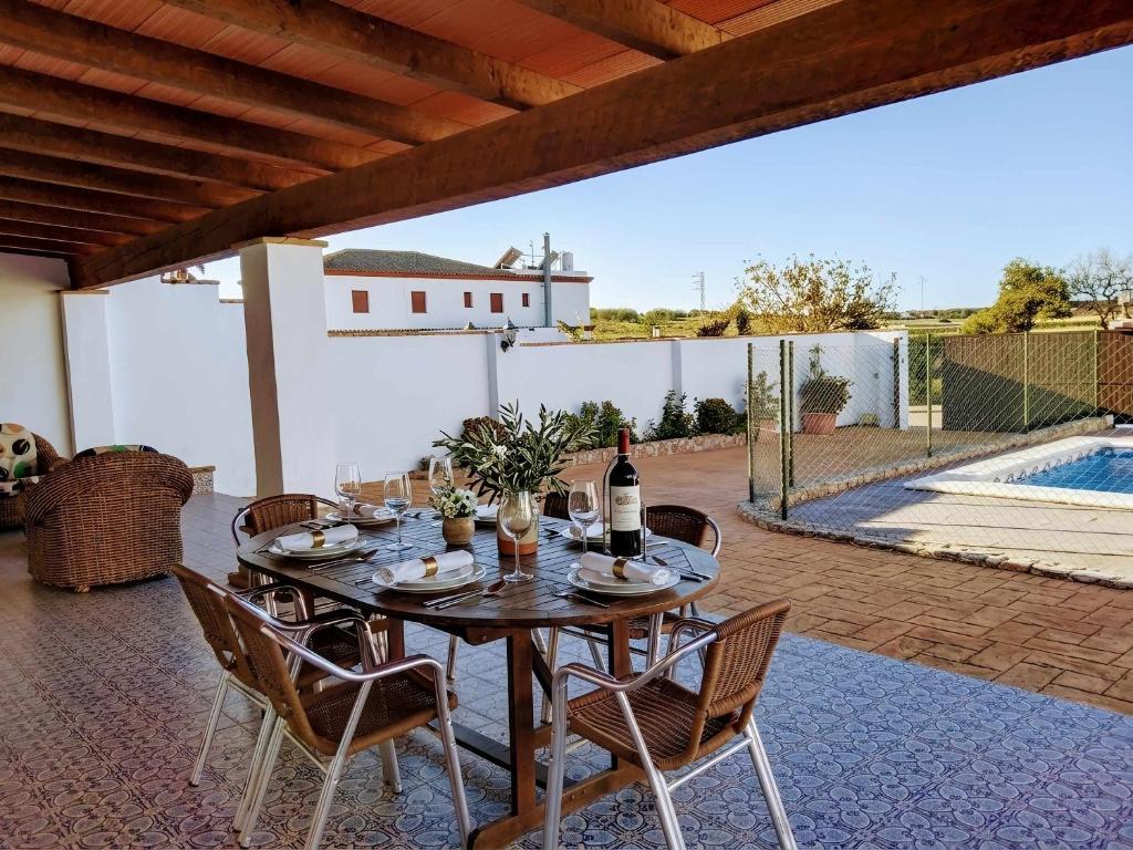 Chalet Piscina Privada vallada cerca del pueblo solo se permite familias y parejas - 3