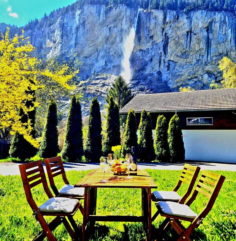 Chalet Bellevue Beautiful Waterfall view private Garden & free parking - 1