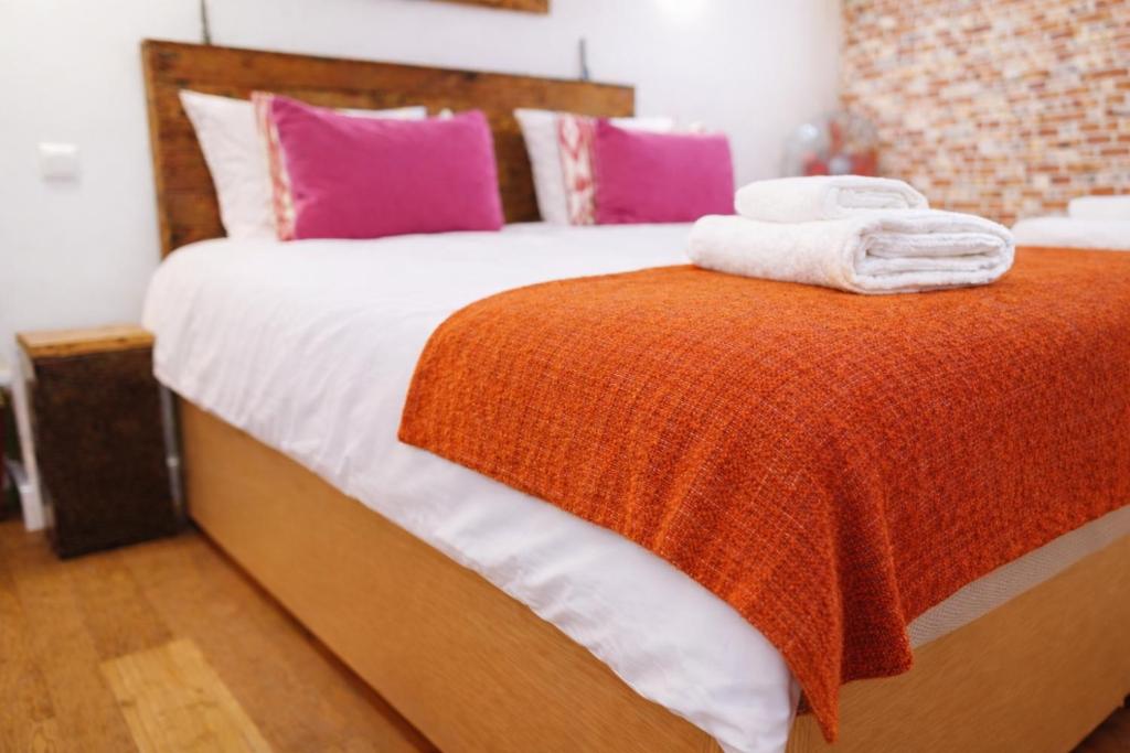Montmartre Rue des Martyrs Loft with AC, 4-7 PEO - 3