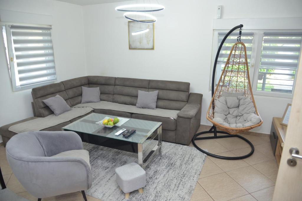 Villa PeSa with Private Pool, Jacuzzi & Sports Garden - 4