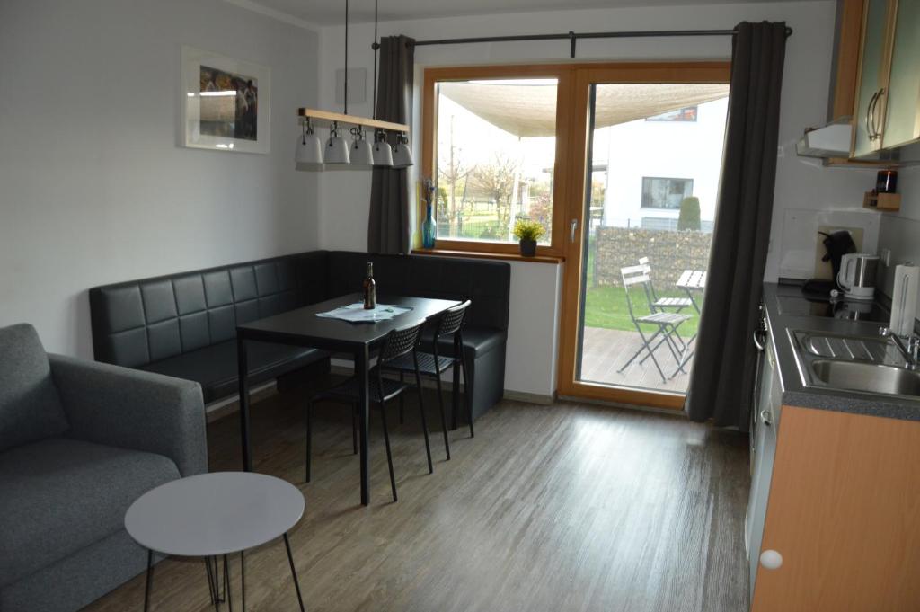 Ruhig gelegene Wohnung in schöner Ortsrandlage - 3