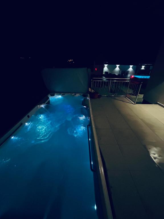 Romantic Lodge -Private Swimm-Spa - 1