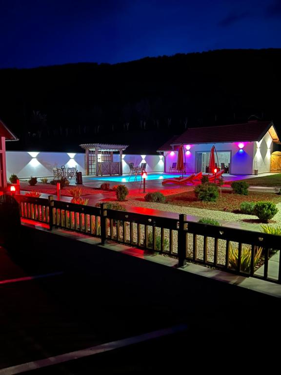 Romantic Lodge -Private Swimm-Spa - 4