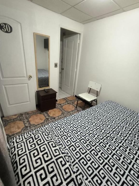 Hotel Dakota - 3