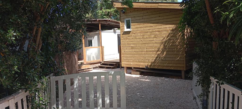 Mobilhome et chalet 8 personnes piscine - 1