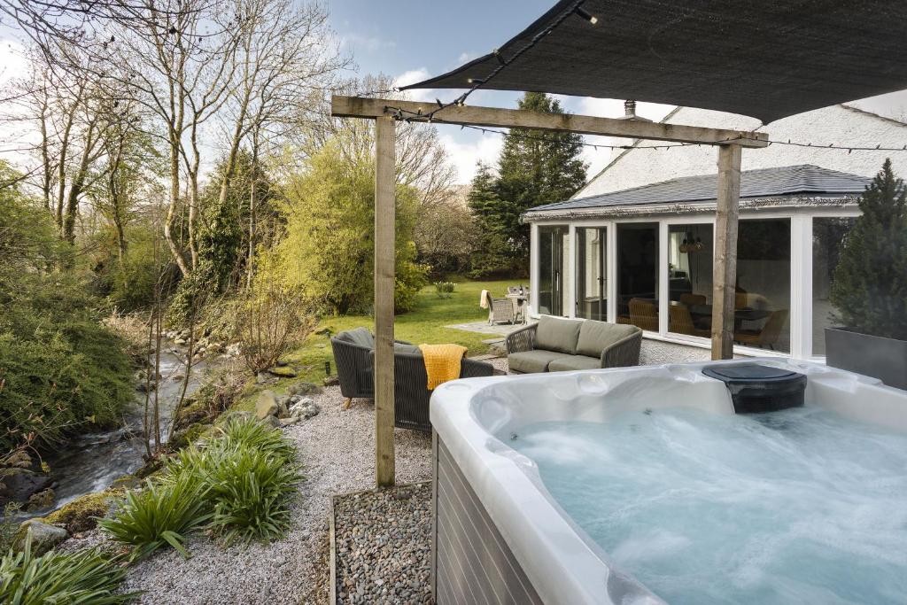 Bellfoot Rural Retreat and Hot Tub photo 7