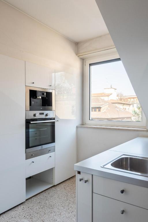 Spacious Liberty Villa Apt - Top floor - 5