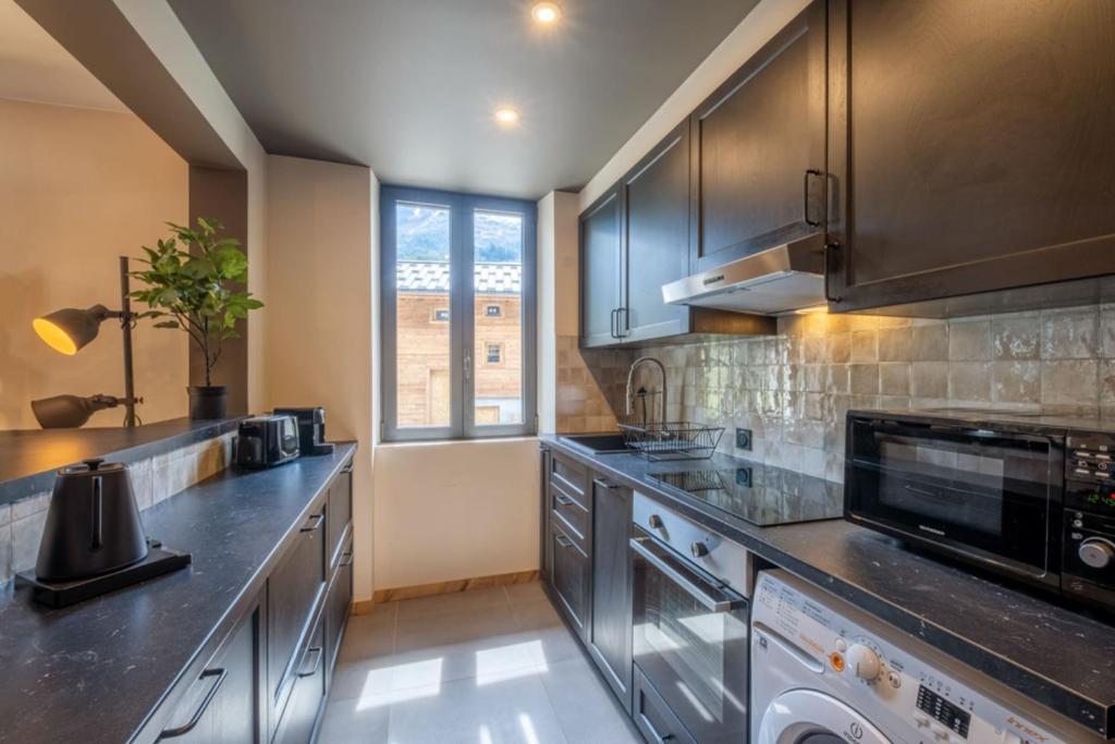 Apartment overlooking Mont Blanc with parking - 4