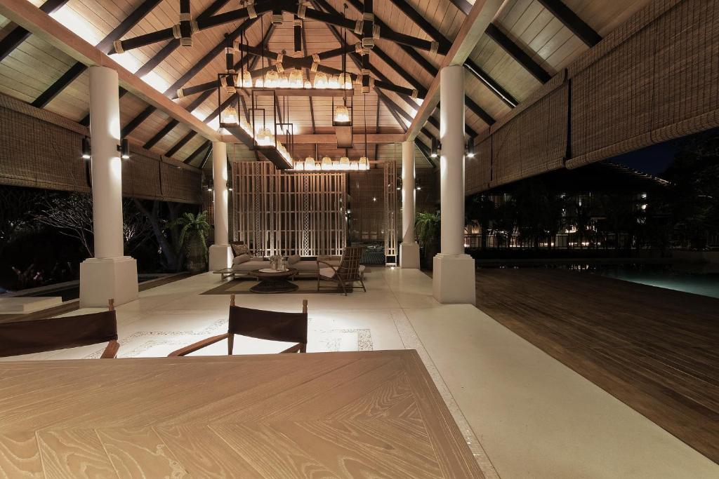 フロント・ロビー