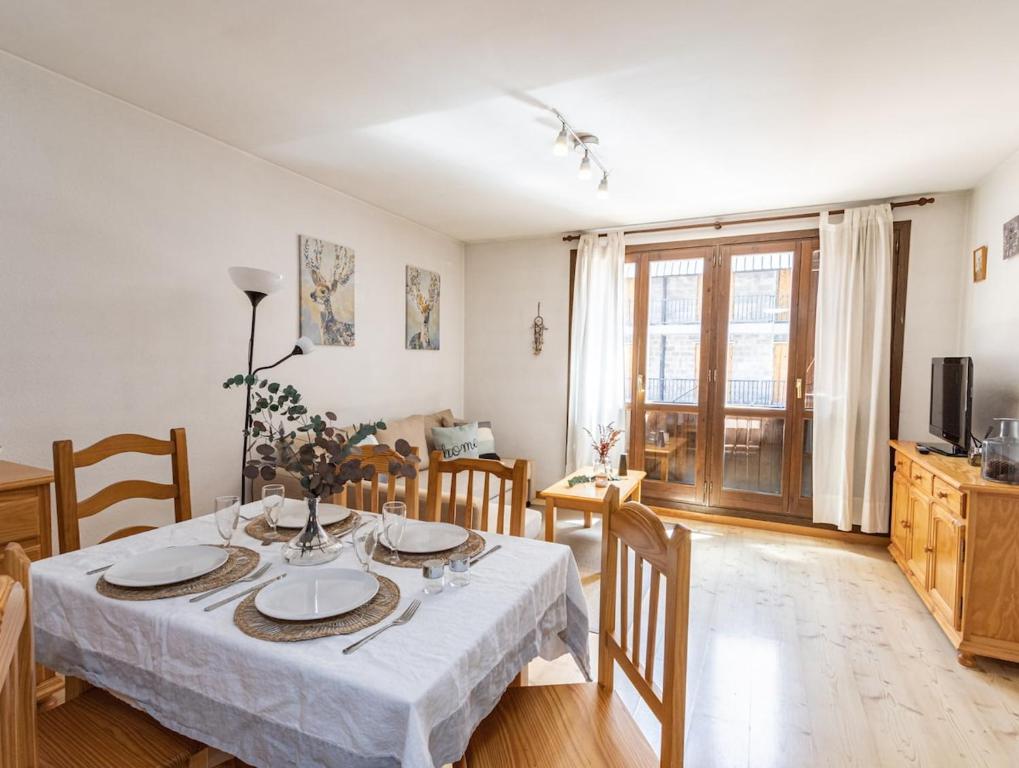 Canfranc Estacion 2-bedroom apartment with parking - 2