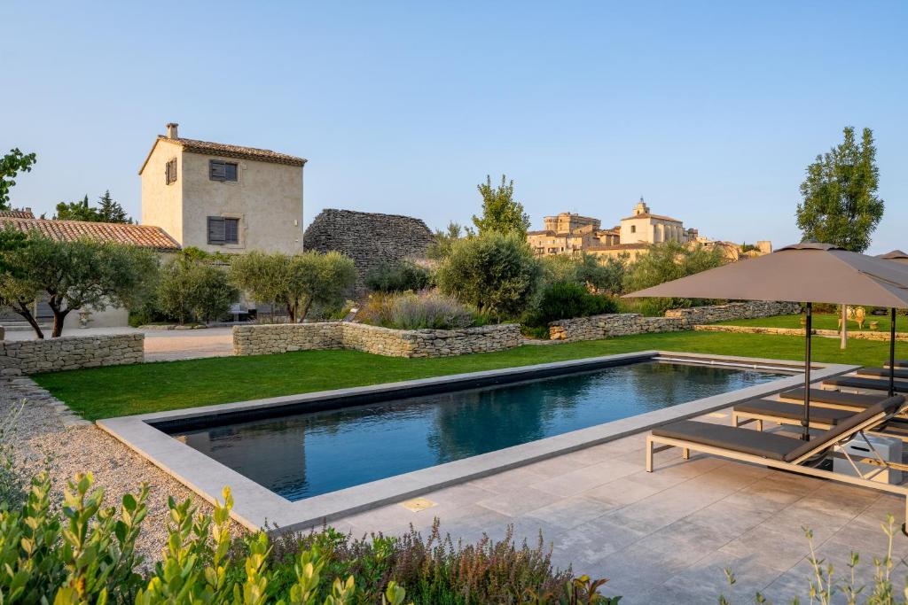 Villa de charme, avec piscine chauffée et vue panoramique sur Gordes à quelques minutes à pied du village - 2