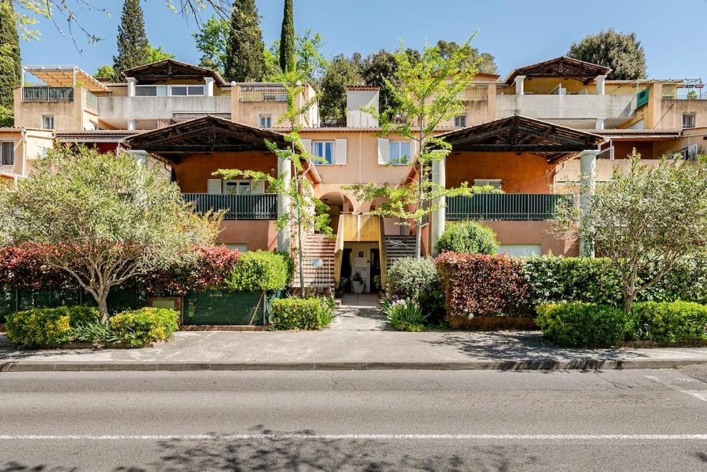 Appartement charmant avec terrasse, village à pied - 2