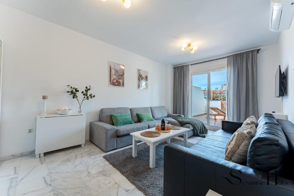 Riviera Paradise, Terrace, Pools & Views REF902 - 4