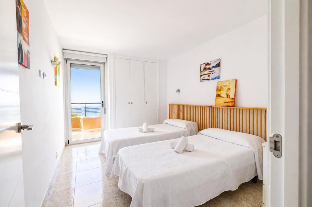 Apartamento en Primera Línea con Vistas y Piscina - 4
