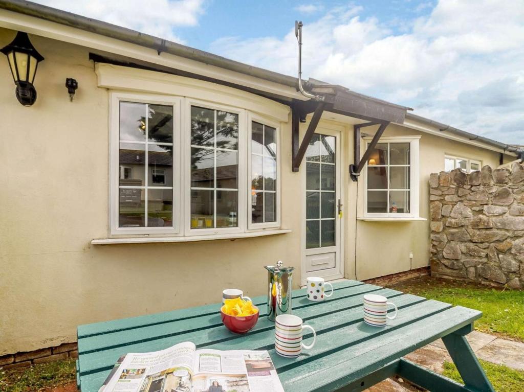 2 Bed at Landscove Holiday Village, Brixham photo 5