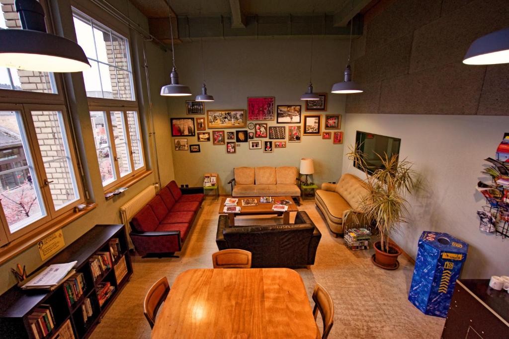Shared lounge/TV area, Depot 195 - Hostel Winterthur in Winterthur