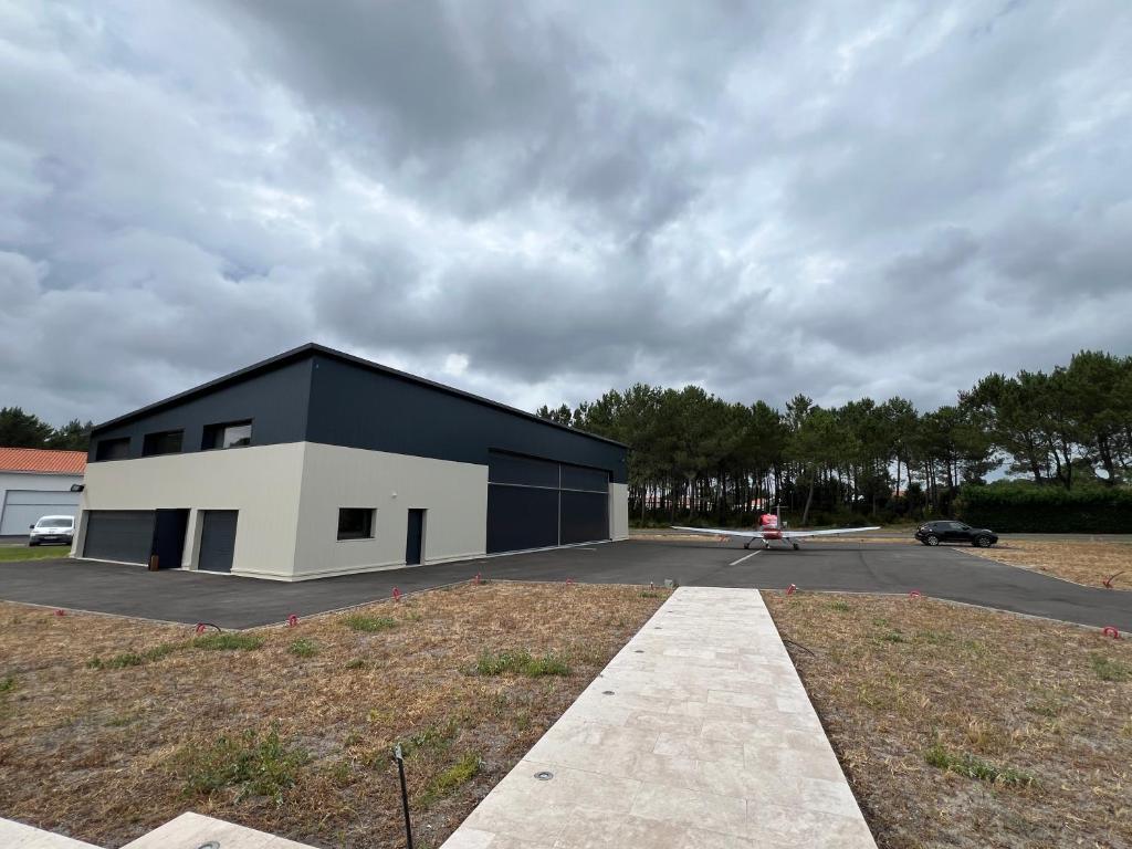 Logement insolite vue sur les avions de Biscarrosse Airpark - 2