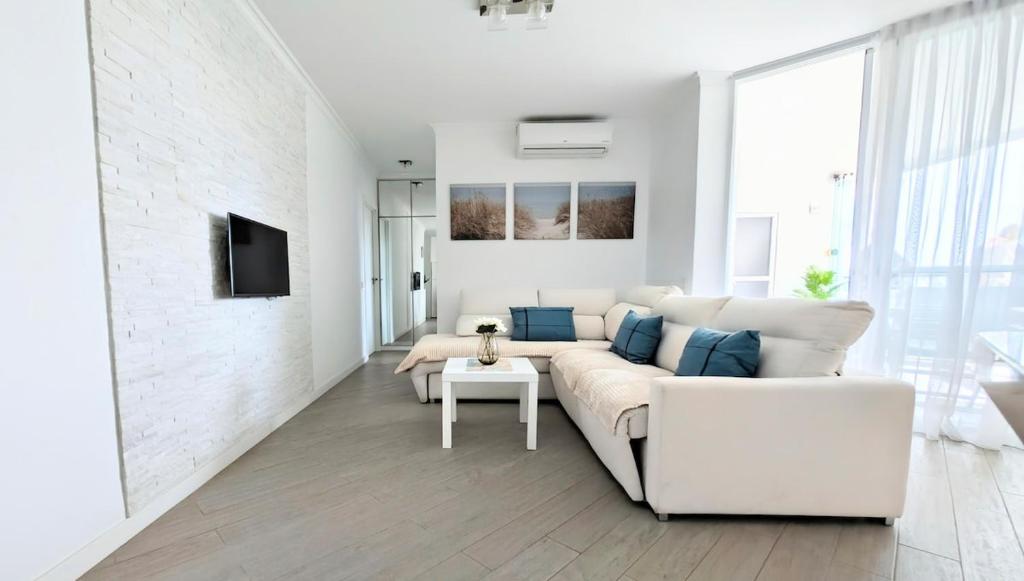Modern Beachfront 1BR Apartment Calahonda - 4