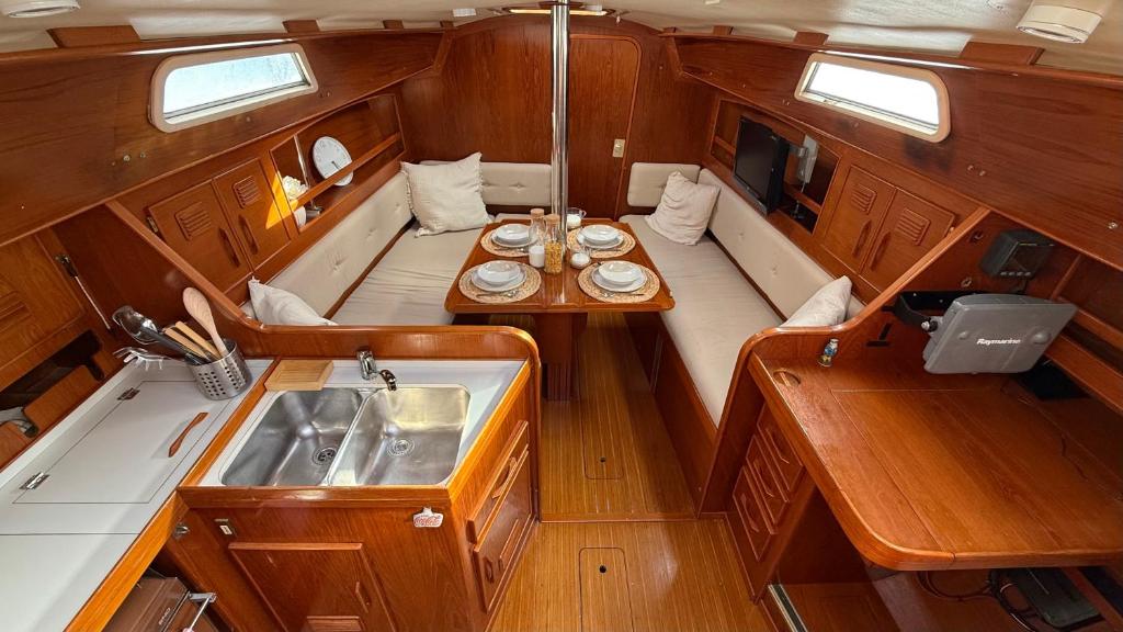 Velero Nadya - 1