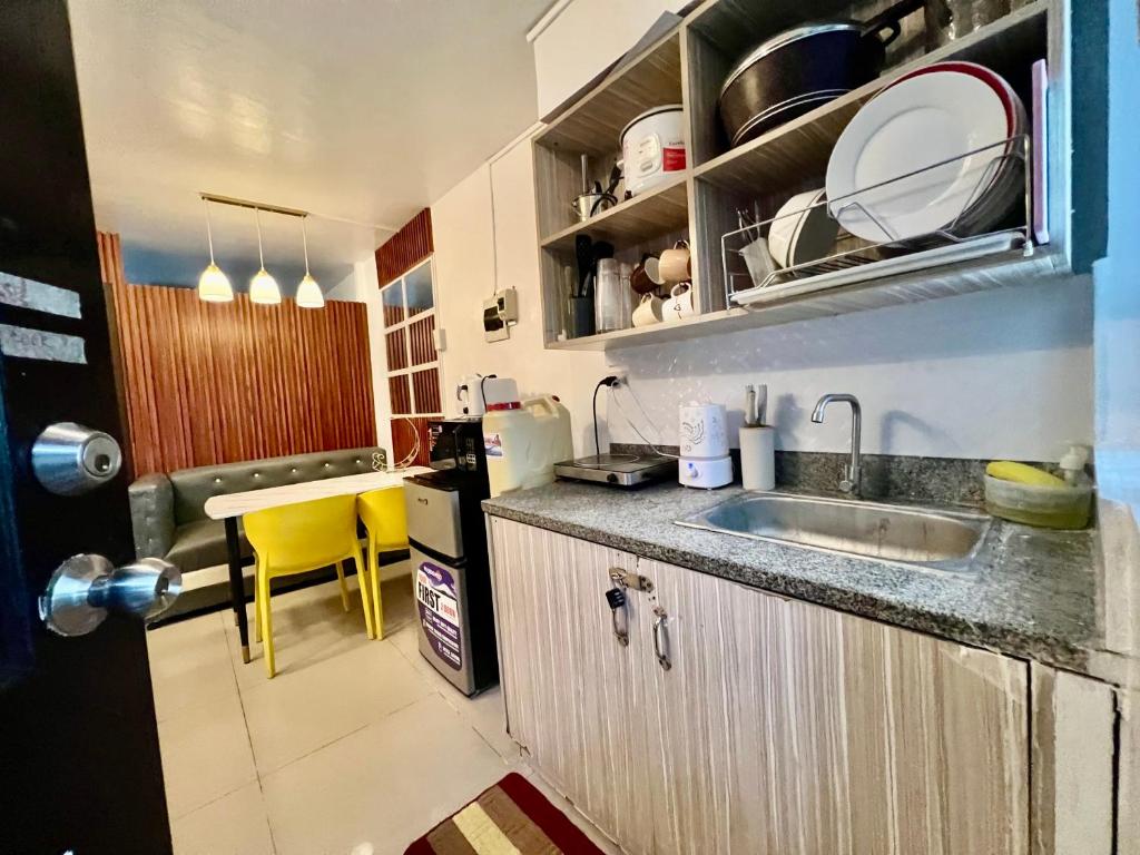 Mamby Gray's Place Balcony, Karaoke ,Wifi,Netflix &Kitchen