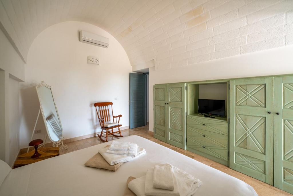 Trullo Vignaiolo with Private Pool in Ostuni - 4