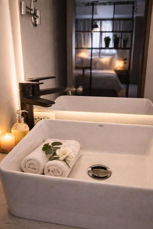 Modern Studio for 1 or 2 Guests Near Airport Free WiFi - 5