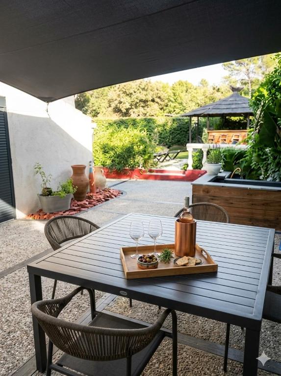 Studio avec chambre, piscine et terrasse au calme en pleine nature 8 personnes, Six-Fours-les-Plages Holy Riviera - 2