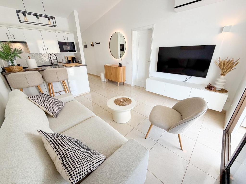 Coastal Modern Apartment Los Cristianos - Heated Pool, AC, Big Terrace - 3