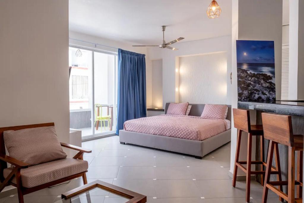 Studio centrico con terraza - 1