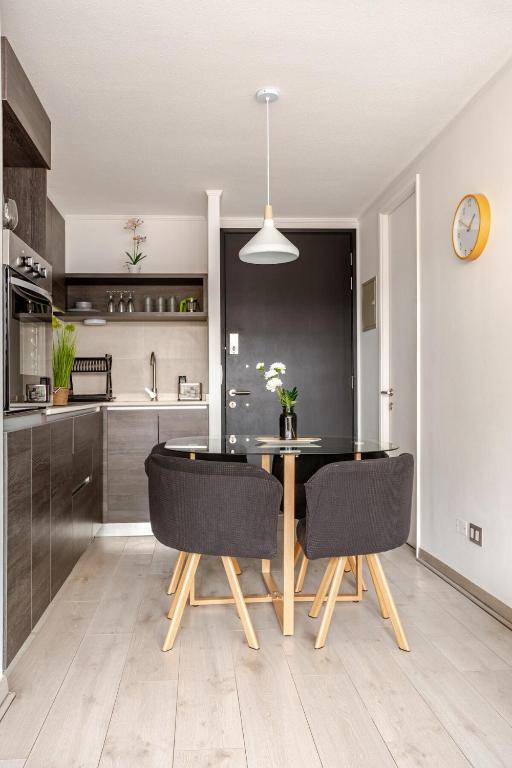 Departamento Suite moderno con ubicación privilegiada en el centro de Santiago, cercano a Palacio De La Moneda y lugares turísticos de la ciudad CON AIRE ACONDICIONADO - 5