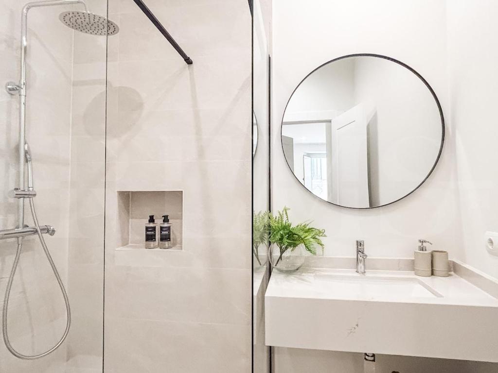 Modern 2-Bed Apartment, Heart of Málaga REMS - 5