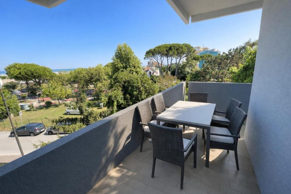 Residence Triangolo Trilocale con terrazzo vista mare parziale - Agenzia Cocal - 1