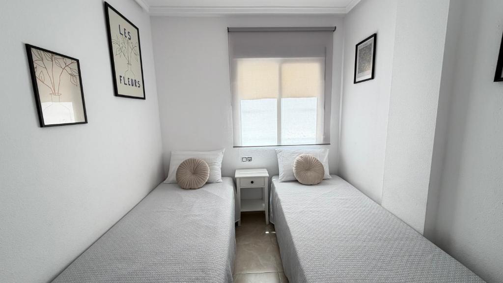 Del Cura Apartments with Balcony & Pool - 5
