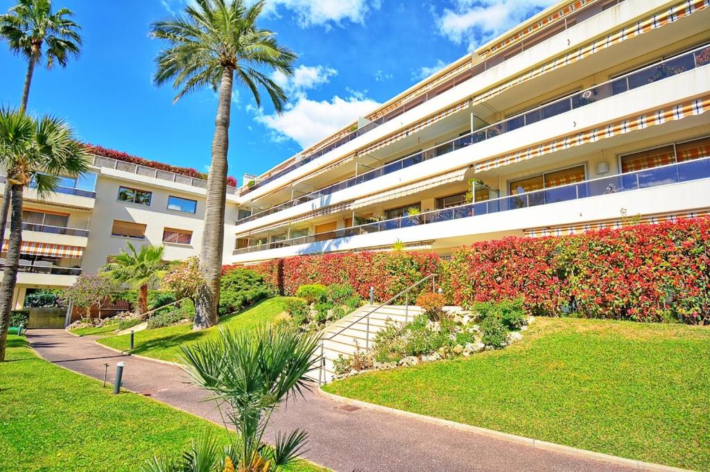 Luxury Apartment, Private Garden Sea within Walking Distance Parking - 5