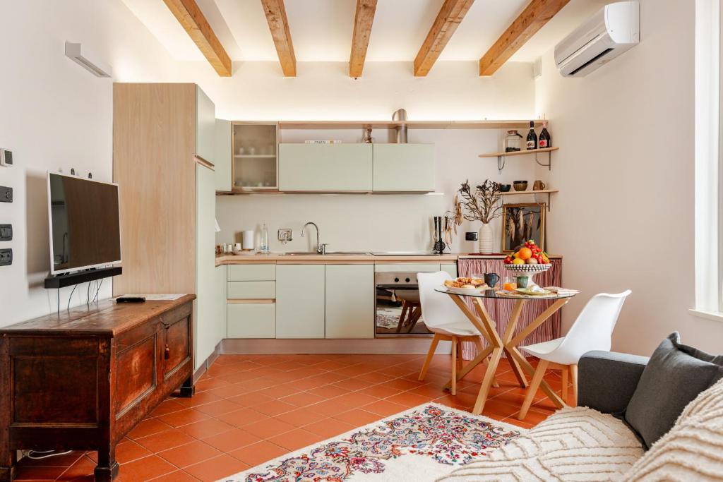 Casa Enzo - Old Town & Station - AC, Free Parking - Family & Business - 4