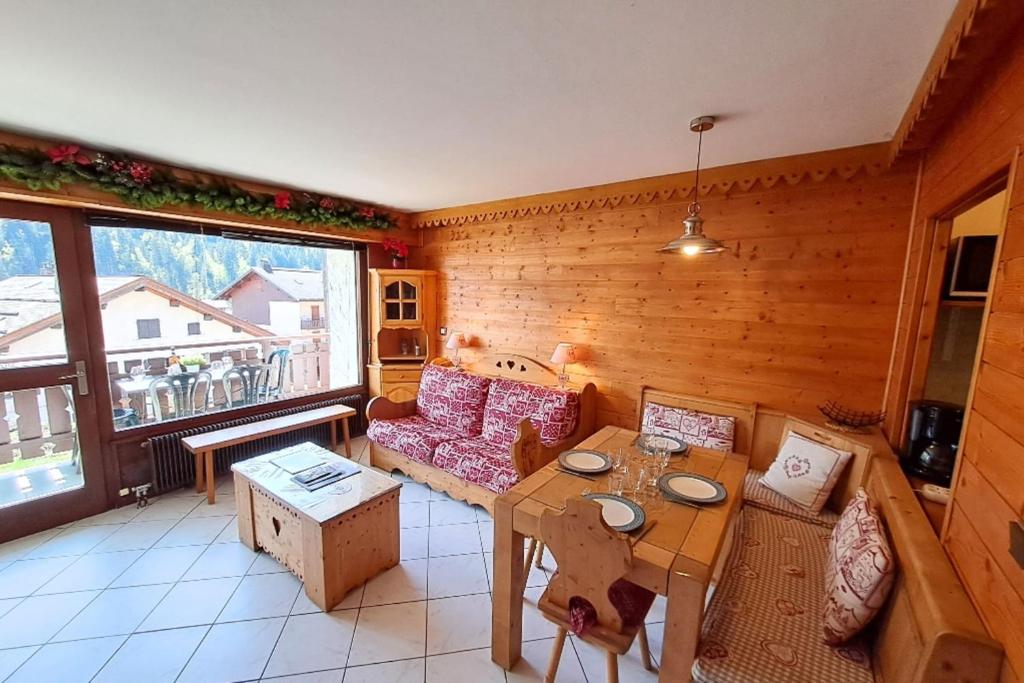 Studio avec balcon au centre du village - 1