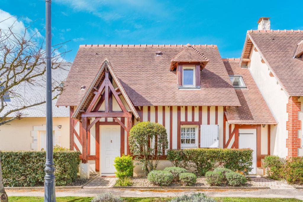 Maison au cœur du domaine de Clairfontaine - 1