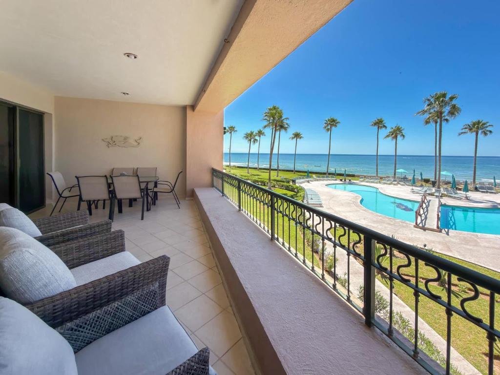 Relaxing Oceanview Condo Pools & Beach E210 - 2