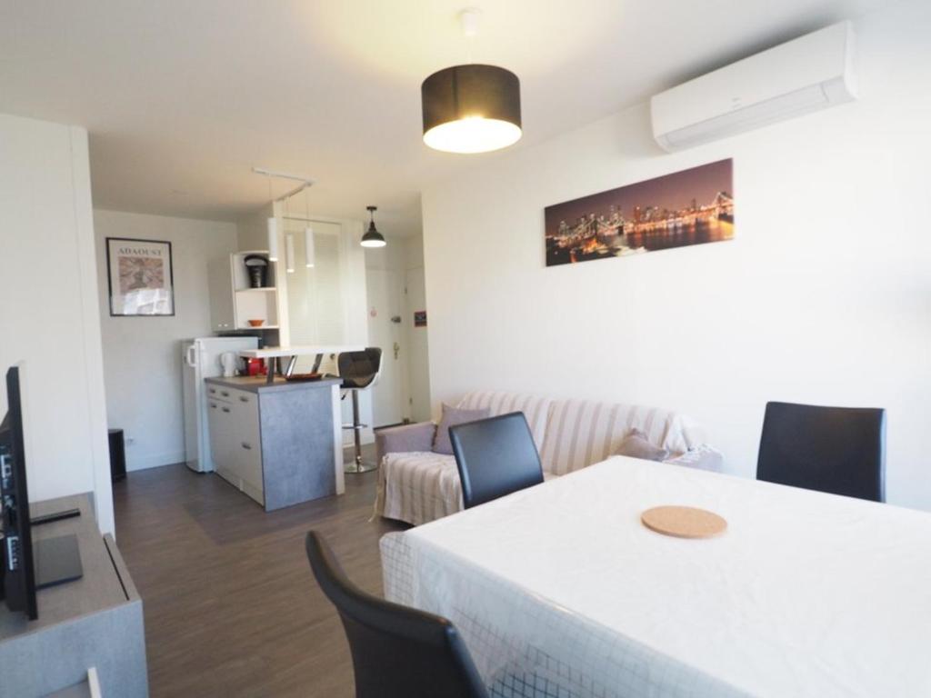 Bel appartement en centre-ville, parking - 4 pers. - FR-1-874-48 - 3
