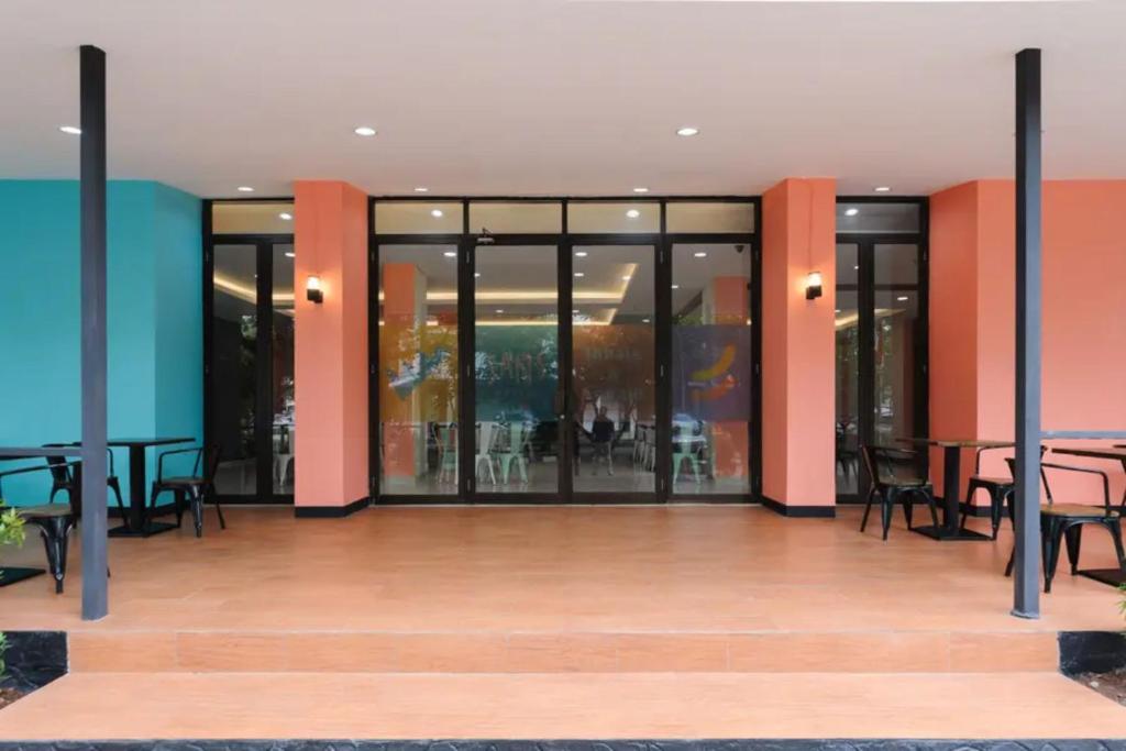 Restaurant, The Green Hotel Bekasi in Bekasi