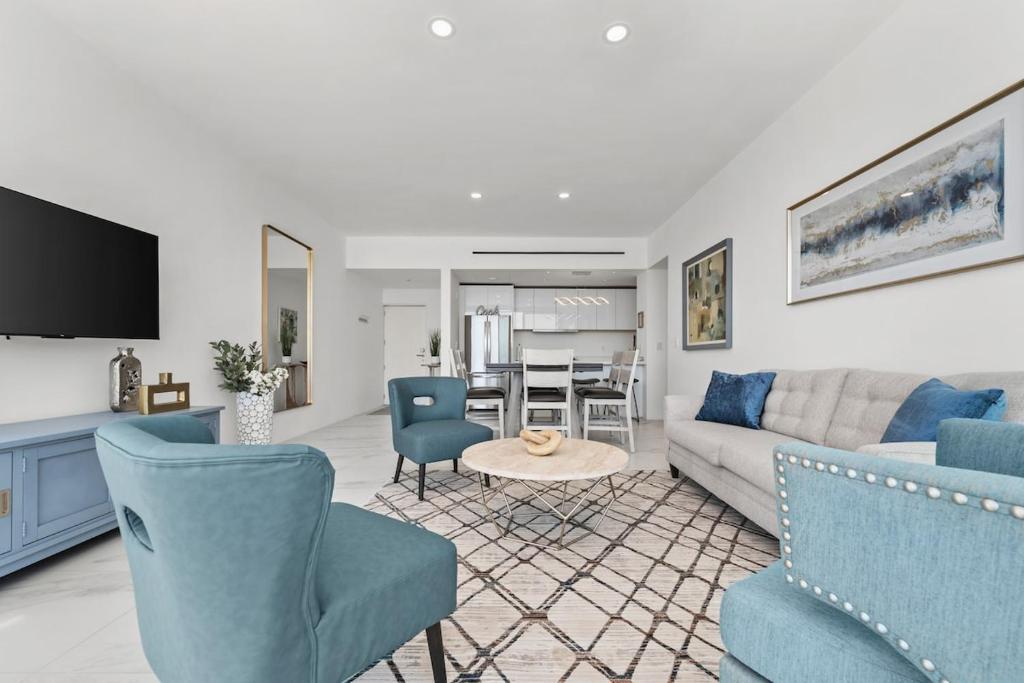 Great Location 3BR Condo walk to Beach & Downtown - 2