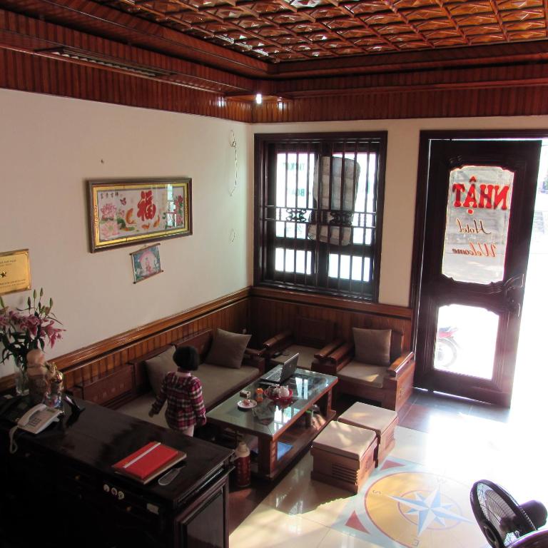 Shared lounge/TV area