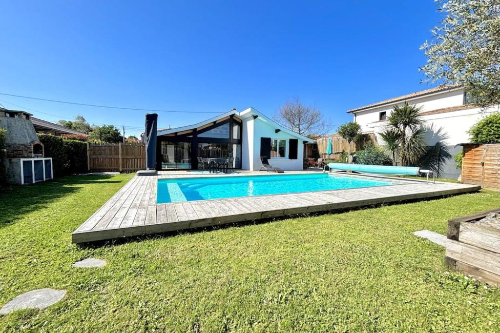 Air-conditioned house with swimming pool - 1