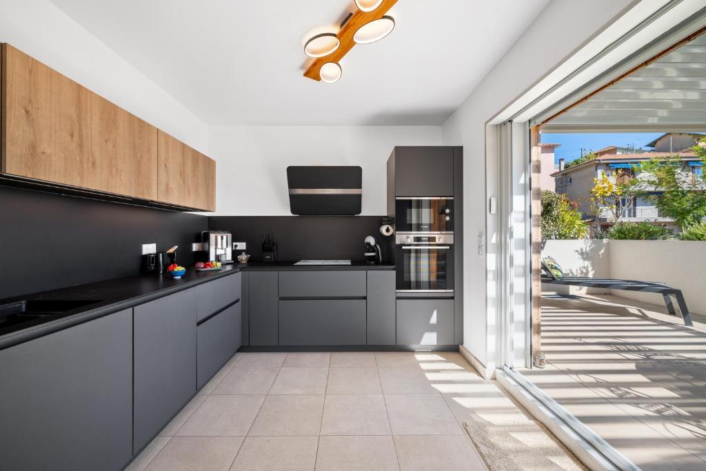Le Coq Elysium - Exceptional 220 sqm Penthouse - Private Terrace & Jacuzzi - AC - 3 Parking Spaces - 4