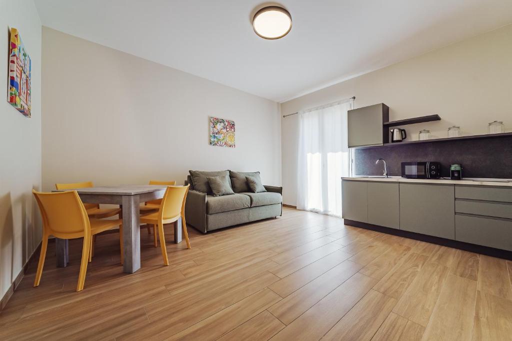 Samy's Apartment - Blue & Green - 1