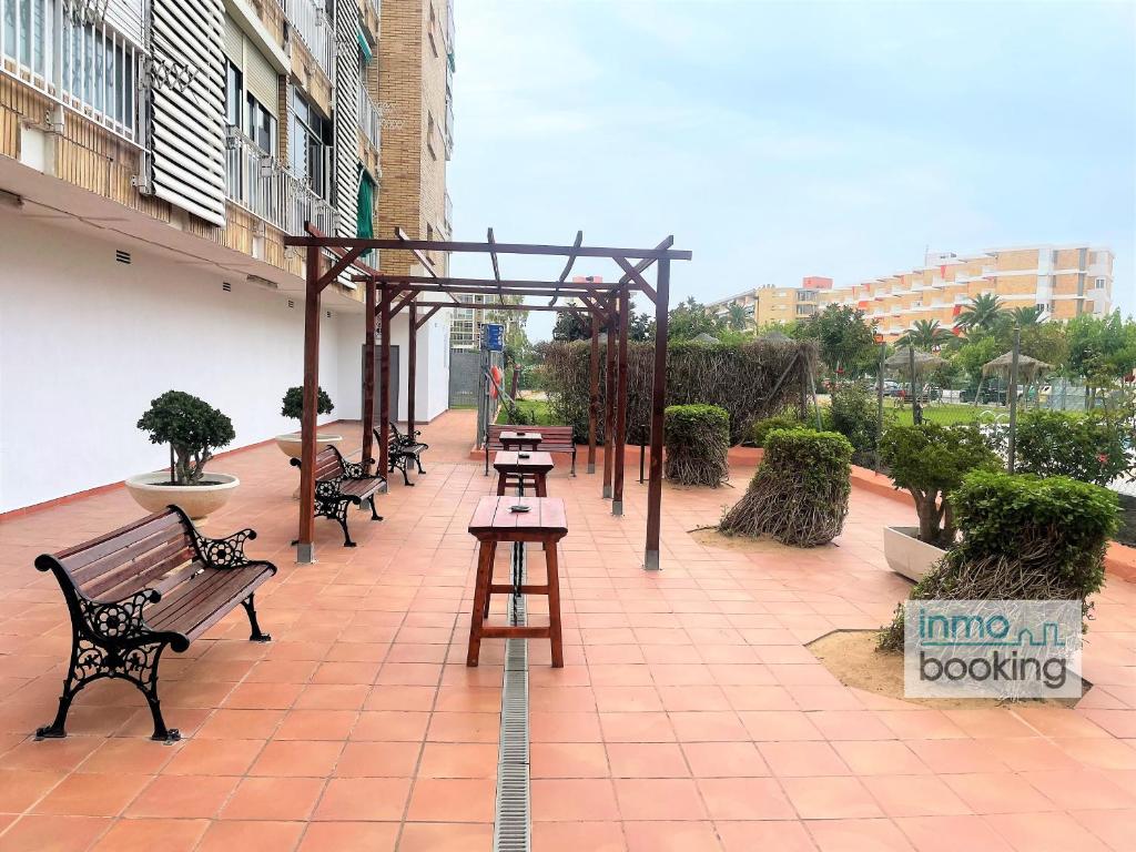Beach Pineda, playa, climatizado, piscina Y mini golf - 4