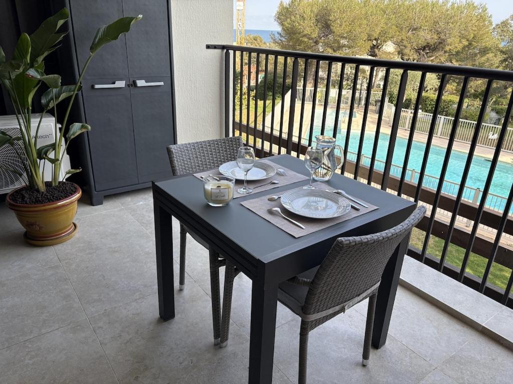 Superbe studio terrasse piscine et plage - 2